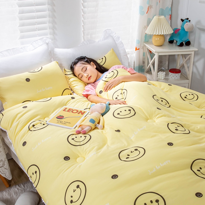 91家纺网 家纺一手货源 找家纺 天瑜家纺2023新款A类针织棉冬被儿童冬被 笑脸黄
