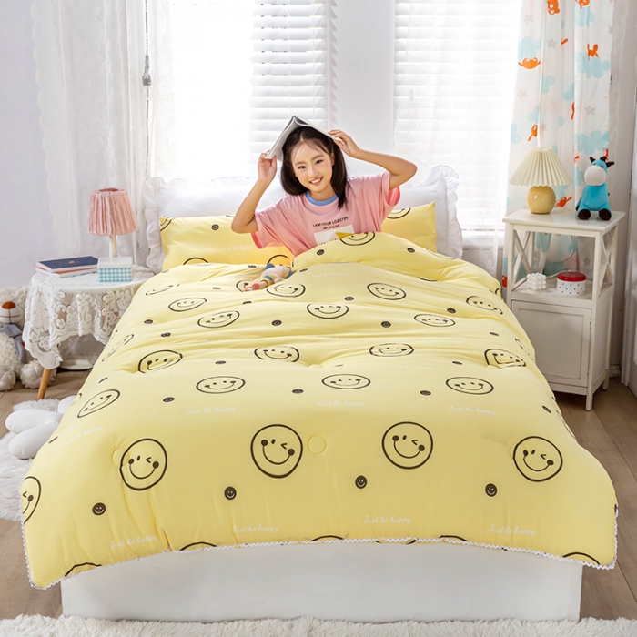 91家纺网 家纺一手货源 找家纺 天瑜家纺2023新款A类针织棉冬被儿童冬被 笑脸黄