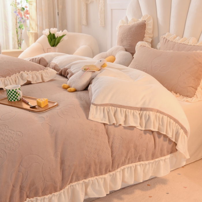 91家纺网 家纺一手货源 找家纺 （总）绒世界 2024秋冬韩版雕花牛奶绒四件套