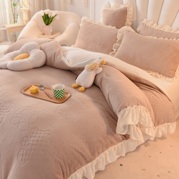 91家纺网 家纺一手货源 找家纺 （总）绒世界 2024秋冬韩版雕花牛奶绒四件套