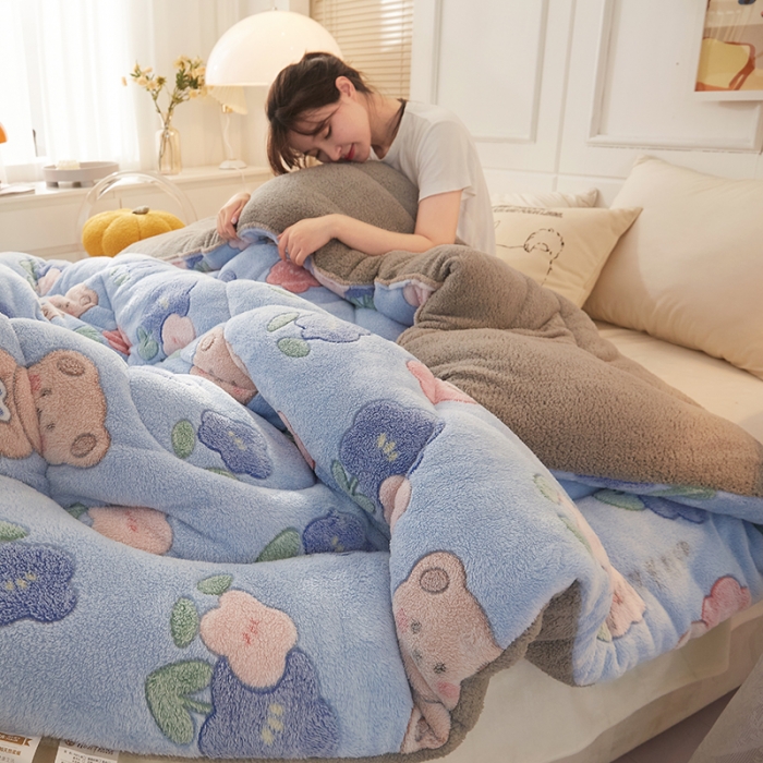 91家纺网 家纺一手货源 找家纺 梦初语 2022新款加厚保暖雪花绒加羊羔绒冬被 布朗熊