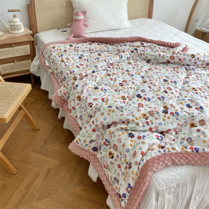 91家纺网 家纺一手货源 找家纺 源启生活 2022新款韩国手工包边豆豆单人被被子被芯 花花世界