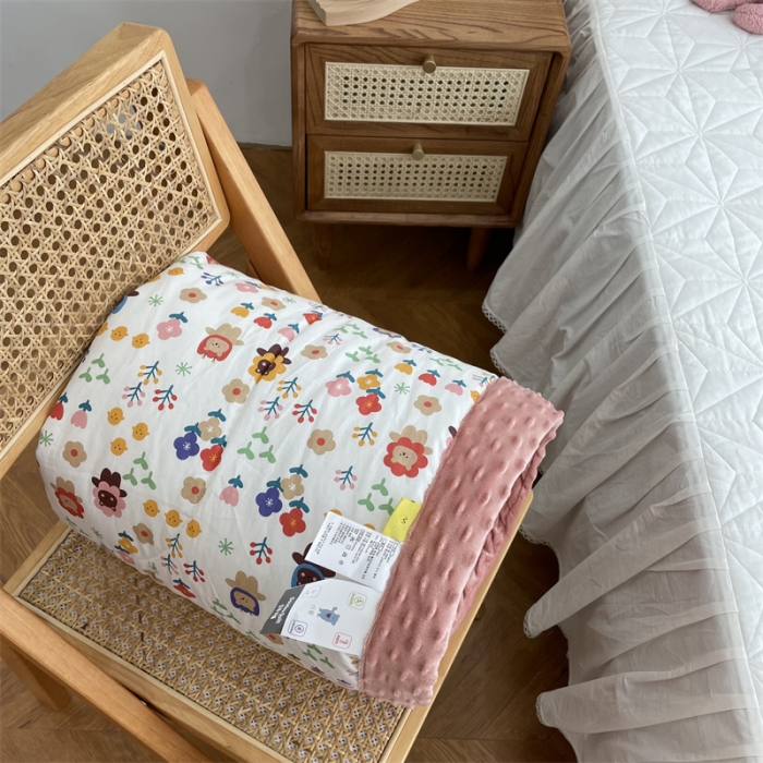 91家纺网 家纺一手货源 找家纺 源启生活 2022新款韩国手工包边豆豆单人被被子被芯 花花世界