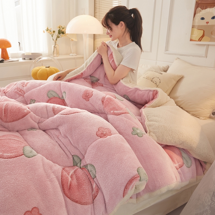 91家纺网 家纺一手货源 找家纺 梦初语 2022新款加厚保暖雪花绒加羊羔绒冬被 桃之夭夭