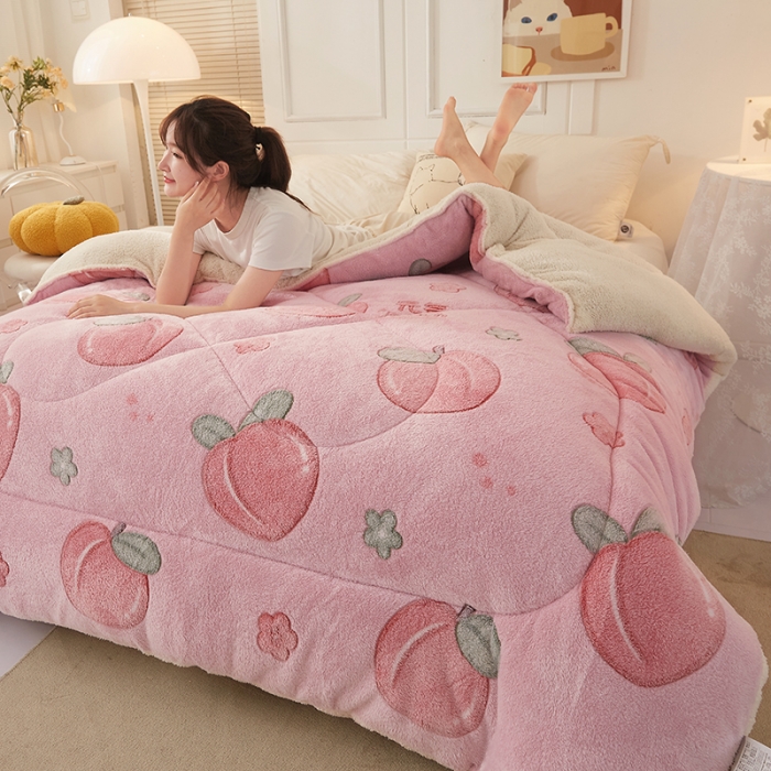 91家纺网 家纺一手货源 找家纺 梦初语 2022新款加厚保暖雪花绒加羊羔绒冬被 桃之夭夭