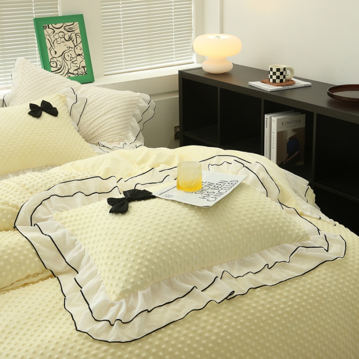 91家纺网 家纺一手货源 找家纺 玛奇朵2022新款母婴级A类豆豆绒雪纺双层花边珍妮系列珍妮黄