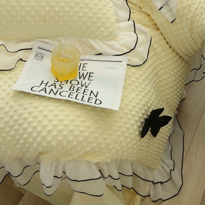 91家纺网 家纺一手货源 找家纺 玛奇朵2022新款母婴级A类豆豆绒雪纺双层花边珍妮系列珍妮黄