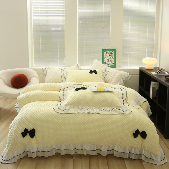 91家纺网 家纺一手货源 找家纺 玛奇朵2022新款母婴级A类豆豆绒雪纺双层花边珍妮系列珍妮黄