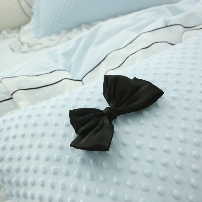 91家纺网 家纺一手货源 找家纺 玛奇朵2022新款母婴级A类豆豆绒雪纺双层花边珍妮系列珍妮蓝