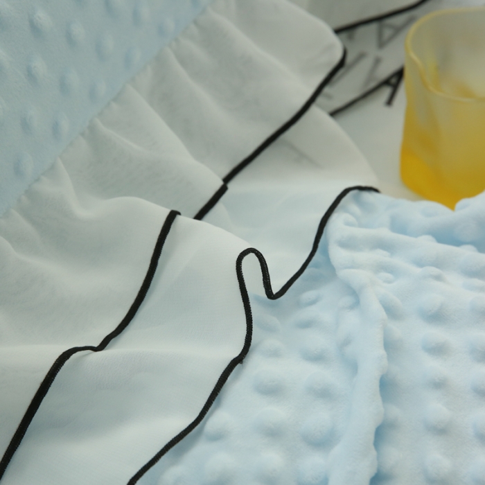 91家纺网 家纺一手货源 找家纺 玛奇朵2022新款母婴级A类豆豆绒雪纺双层花边珍妮系列珍妮蓝