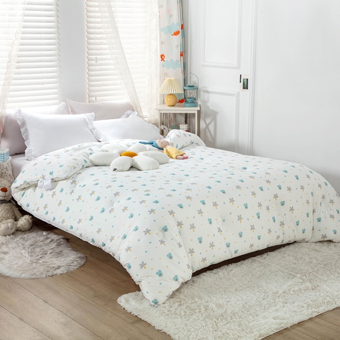 91家纺网 家纺一手货源 找家纺 天瑜家纺 2023新款A类针织棉冬被 小清新白