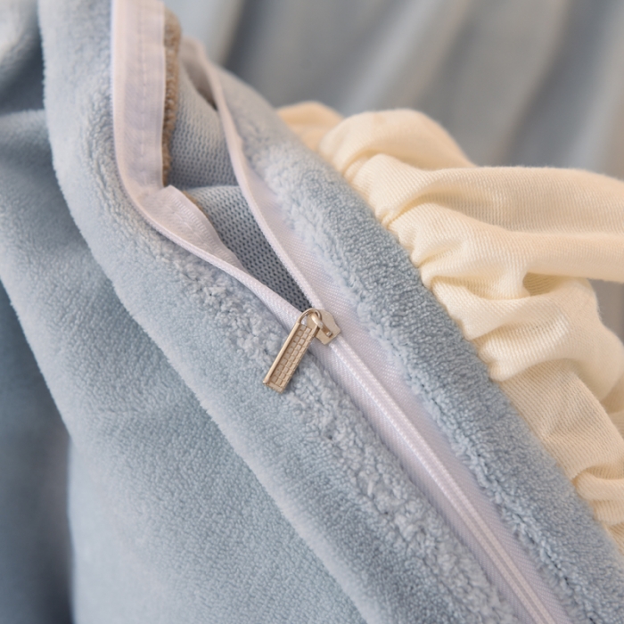 91家纺网 家纺一手货源 找家纺 绒世界 2024秋冬韩版牛奶绒绣花四件套 邂逅-静谧蓝