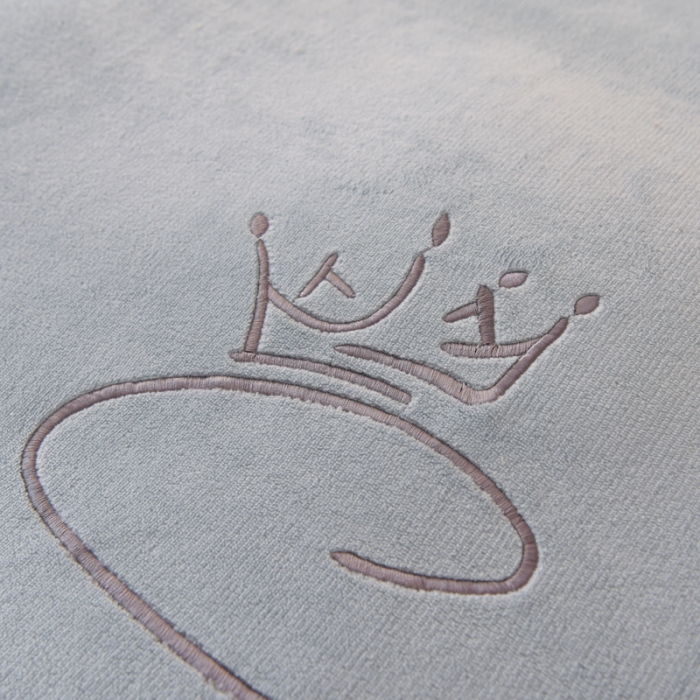 91家纺网 家纺一手货源 找家纺 绒世界 2024秋冬韩版牛奶绒绣花四件套 邂逅-静谧蓝