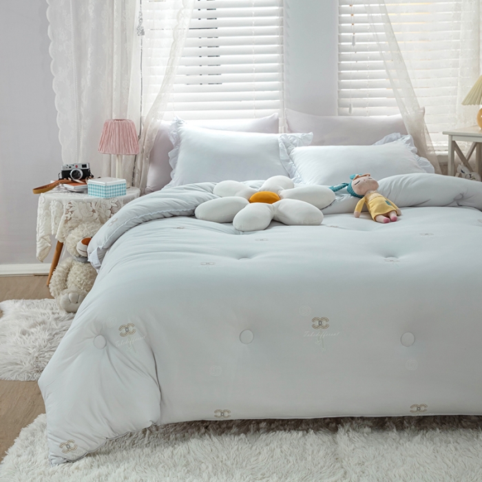 91家纺网 家纺一手货源 找家纺 天瑜家纺 2023新款A类针织棉冬被 小香灰色