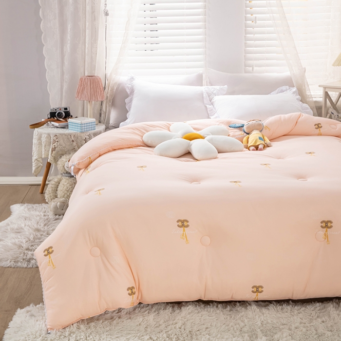 91家纺网 家纺一手货源 找家纺 天瑜家纺 2023新款A类针织棉冬被 小香玉色