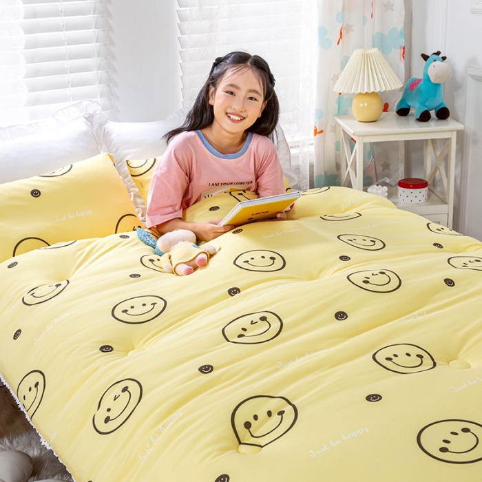 91家纺网 家纺一手货源 找家纺 天瑜家纺 2023新款A类针织棉冬被 笑脸黄