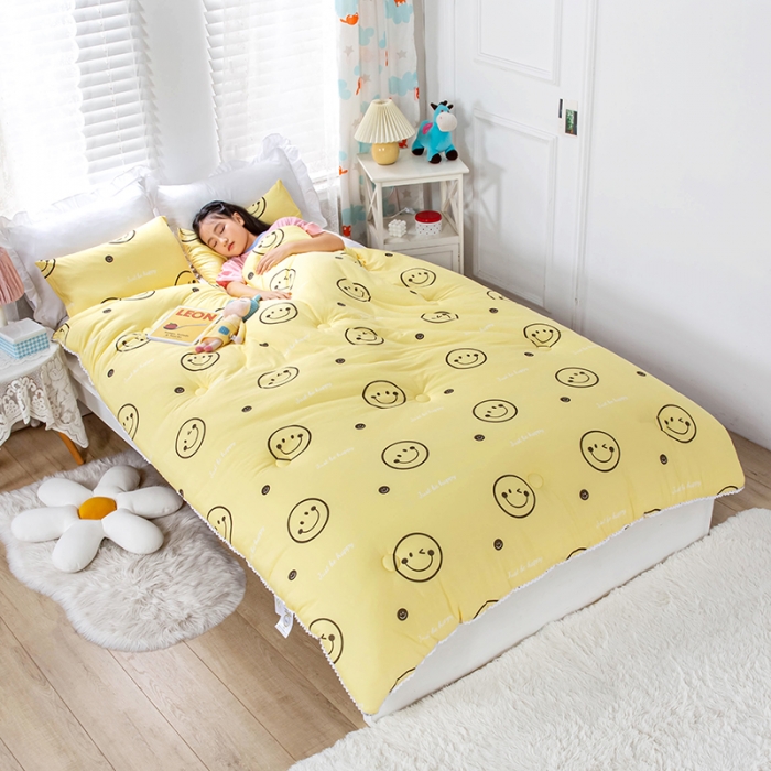 91家纺网 家纺一手货源 找家纺 天瑜家纺 2023新款A类针织棉冬被 笑脸黄