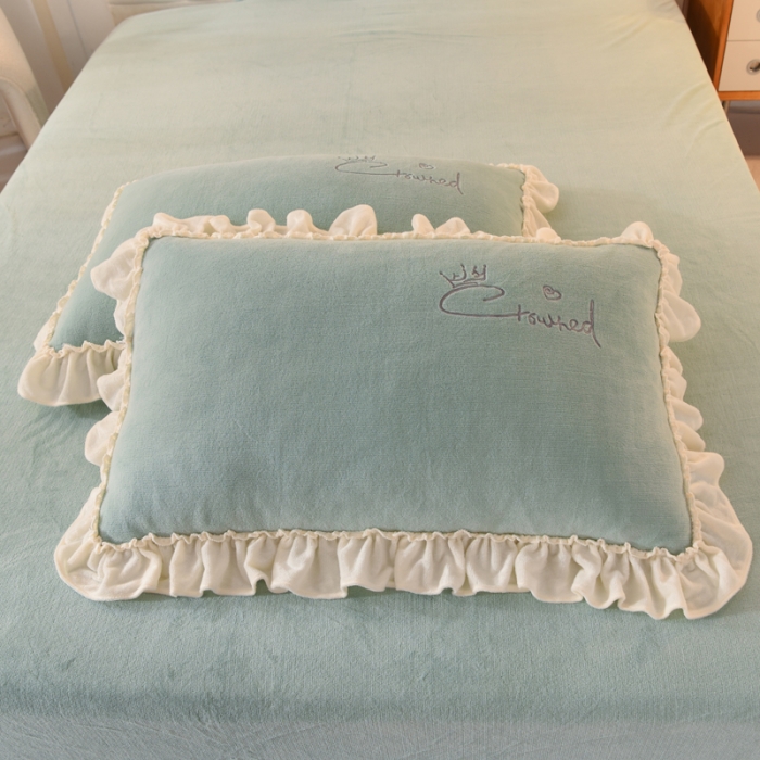 91家纺网 家纺一手货源 找家纺 绒世界 2024秋冬韩版牛奶绒绣花四件套 邂逅-抹茶绿