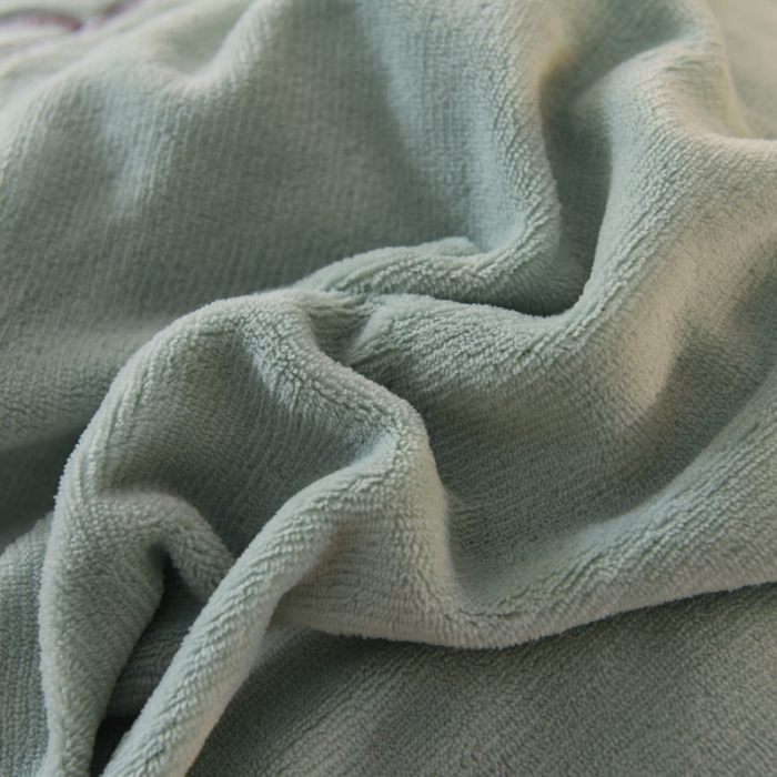 91家纺网 家纺一手货源 找家纺 绒世界 2024秋冬韩版牛奶绒绣花四件套 邂逅-抹茶绿