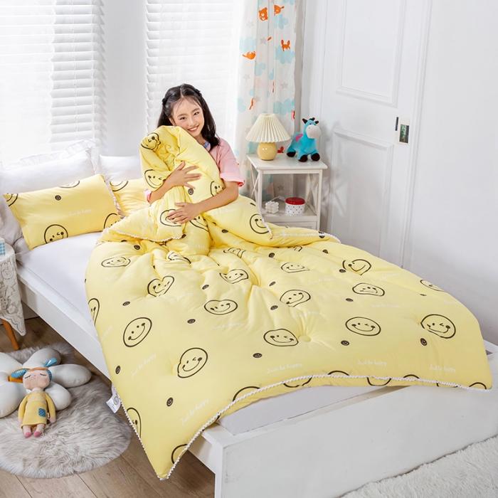 91家纺网 家纺一手货源 找家纺 天瑜家纺 2023新款A类针织棉冬被 笑脸黄