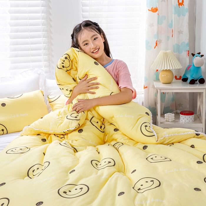 91家纺网 家纺一手货源 找家纺 天瑜家纺 2023新款A类针织棉冬被 笑脸黄