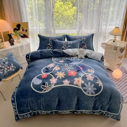 91家纺网 家纺一手货源 找家纺 塔塔 2025新款高克重大版印花牛奶绒四件套 酷酷熊