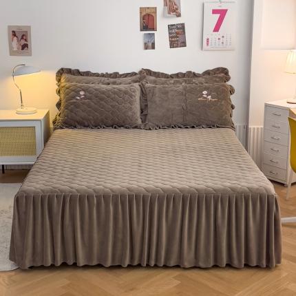 91家纺网 家纺一手货源 找家纺 （总）爱妮玖玖 2025新款牛奶绒纯色夹棉床裙