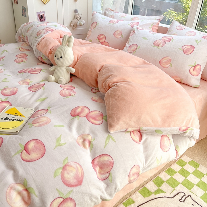 91家纺网 家纺一手货源 找家纺 雅居纺 2022新款牛奶绒印花四件套 粉粉桃