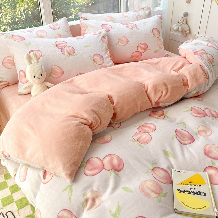 91家纺网 家纺一手货源 找家纺 雅居纺 2022新款牛奶绒印花四件套 粉粉桃