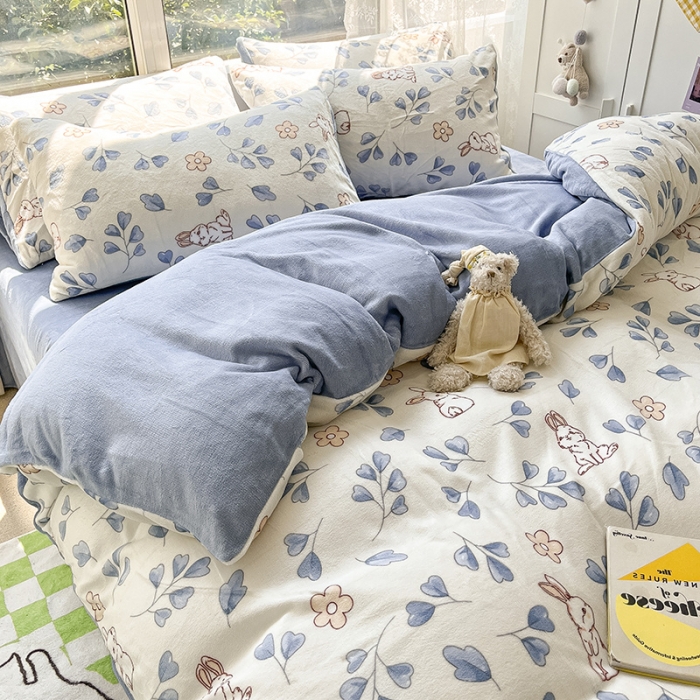 91家纺网 家纺一手货源 找家纺 雅居纺 2022新款牛奶绒印花四件套 乖乖兔