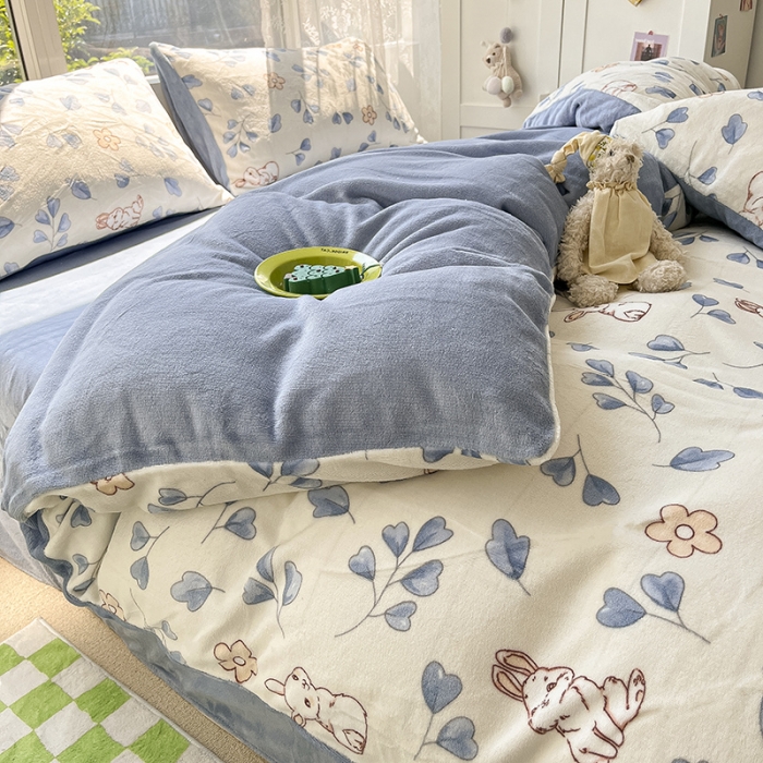 91家纺网 家纺一手货源 找家纺 雅居纺 2022新款牛奶绒印花四件套 乖乖兔