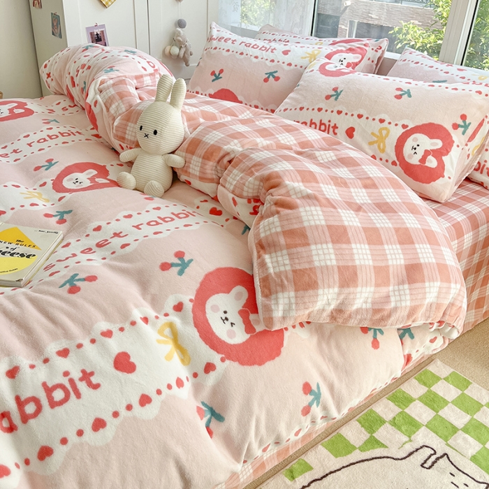 91家纺网 家纺一手货源 找家纺 雅居纺 2022新款牛奶绒印花四件套 蝴蝶结小兔