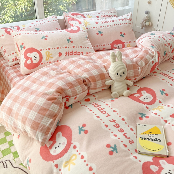 91家纺网 家纺一手货源 找家纺 雅居纺 2022新款牛奶绒印花四件套 蝴蝶结小兔