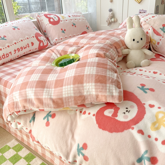 91家纺网 家纺一手货源 找家纺 雅居纺 2022新款牛奶绒印花四件套 蝴蝶结小兔