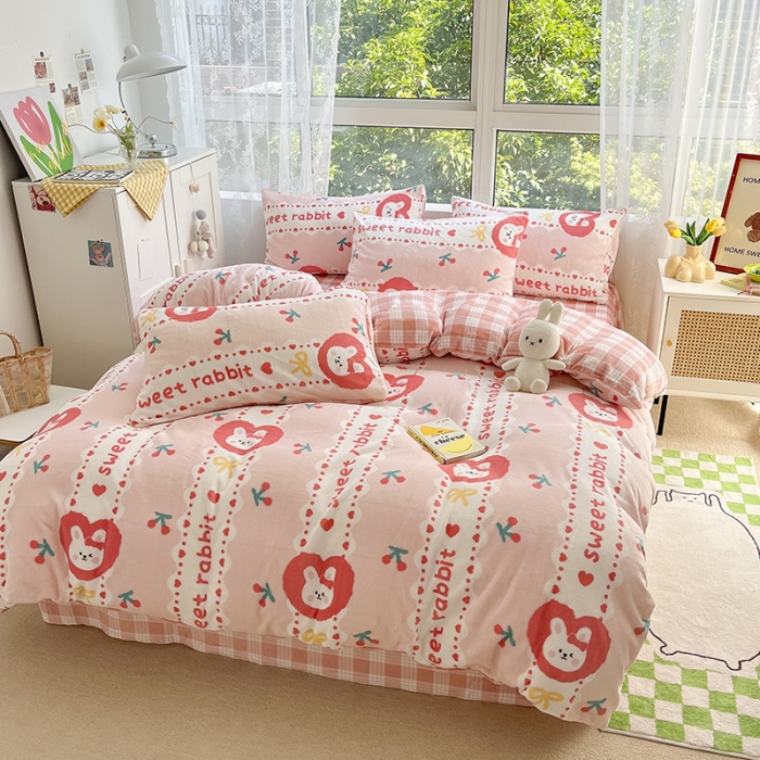 91家纺网 家纺一手货源 找家纺 雅居纺 2022新款牛奶绒印花四件套 蝴蝶结小兔