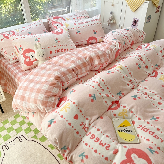 91家纺网 家纺一手货源 找家纺 雅居纺 2022新款牛奶绒印花四件套 蝴蝶结小兔