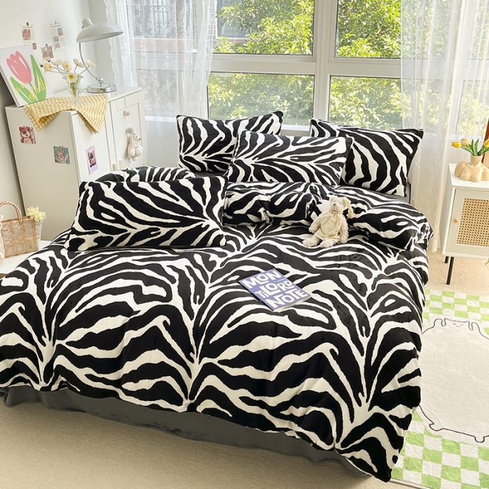 91家纺网 家纺一手货源 找家纺 雅居纺 2022新款牛奶绒印花四件套 经典豹纹