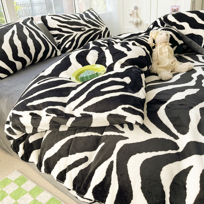 91家纺网 家纺一手货源 找家纺 雅居纺 2022新款牛奶绒印花四件套 经典豹纹