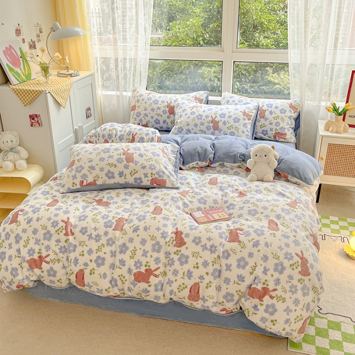 91家纺网 家纺一手货源 找家纺 雅居纺 2022新款牛奶绒印花四件套 兰花兔子