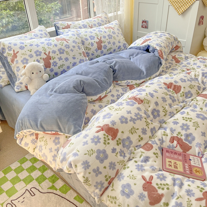 91家纺网 家纺一手货源 找家纺 雅居纺 2022新款牛奶绒印花四件套 兰花兔子