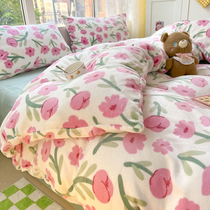 91家纺网 家纺一手货源 找家纺 雅居纺 2022新款牛奶绒印花四件套 蜜茶