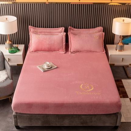 91家纺网 家纺一手货源 找家纺 麦瑞家纺 2024新款水晶绒刺绣床笠三件套 豆沙