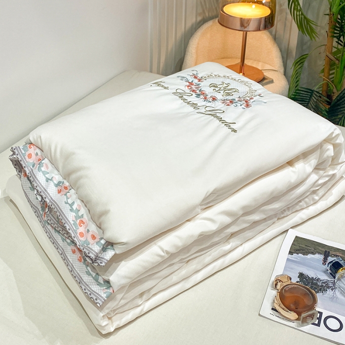 91家纺网 家纺一手货源 找家纺 2023丽卡家纺-梦露刺绣款春秋被子被芯冬被 白色