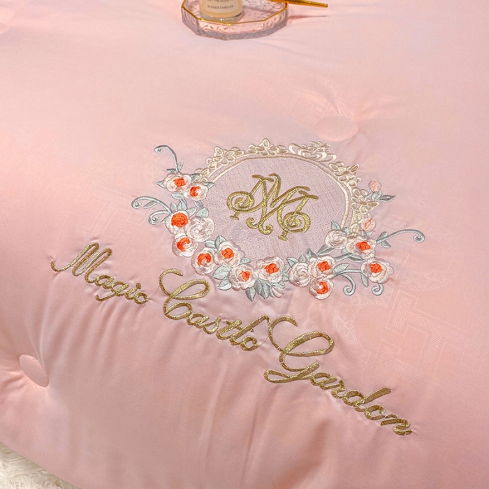 91家纺网 家纺一手货源 找家纺 2023丽卡家纺-梦露刺绣款春秋被子被芯冬被 粉色