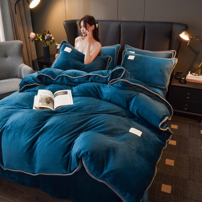 91家纺网 家纺一手货源 找家纺 啊雅家居 2026新款纯色包边双面牛奶绒四件套 包宝蓝