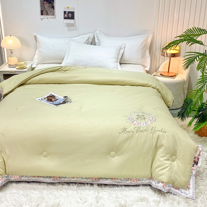 91家纺网 家纺一手货源 找家纺 2023丽卡家纺-梦露刺绣款春秋被子被芯冬被 清新绿