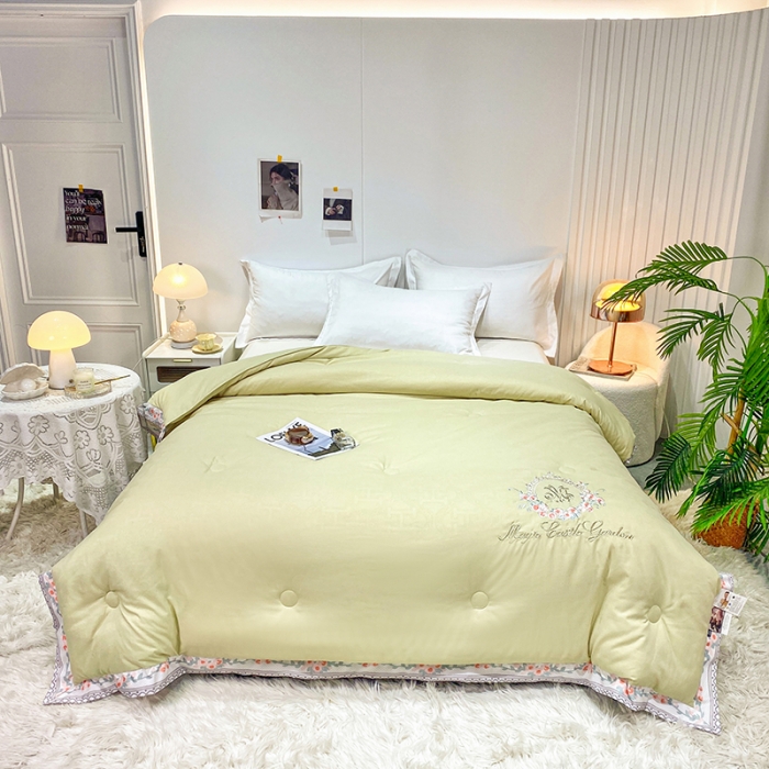 91家纺网 家纺一手货源 找家纺 2023丽卡家纺-梦露刺绣款春秋被子被芯冬被 清新绿