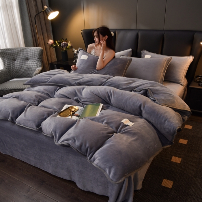 91家纺网 家纺一手货源 找家纺 啊雅家居 2026新款纯色包边双面牛奶绒四件套 包灰色