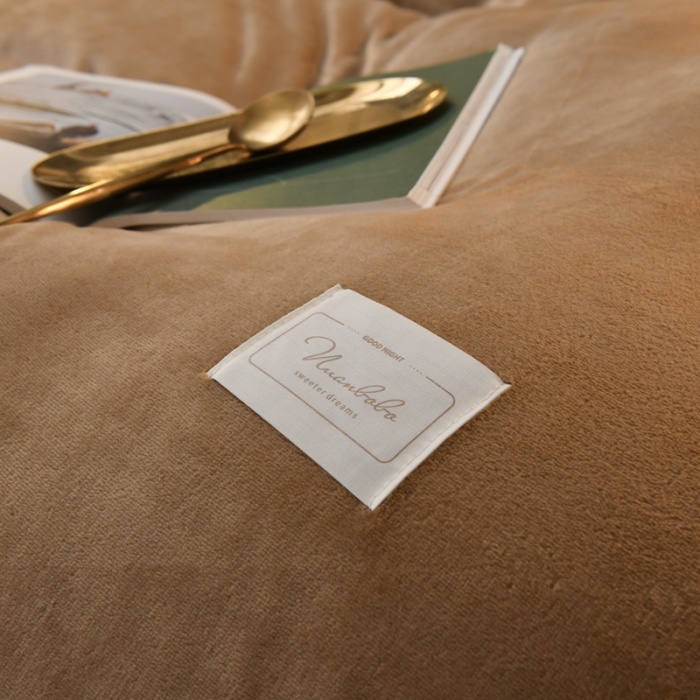 91家纺网 家纺一手货源 找家纺 啊雅家居 2026新款纯色包边双面牛奶绒四件套 包咖色