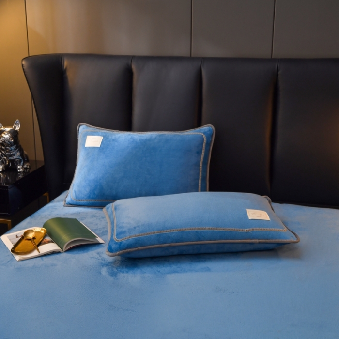 91家纺网 家纺一手货源 找家纺 啊雅家居 2026新款纯色包边双面牛奶绒四件套 包克莱因蓝